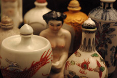 Tabaquera china en porcelana, tabaquera erótica de China 