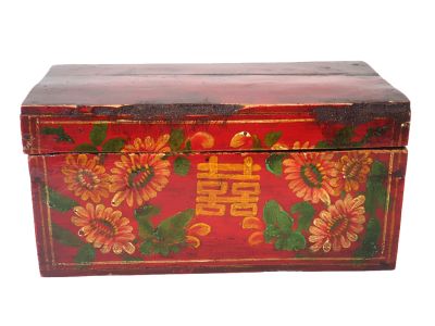 Alte chinesische Holztruhe - Chinesische Truhe - Blumen und chinesisches Schriftzeichen des Glücks