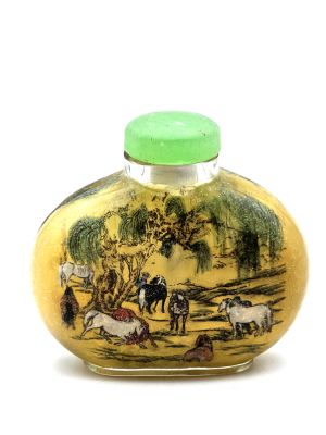 Alte Glas Schnupftabakflasche Pferde im Wald