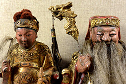 Viejas reproducciones de estatuas votivas chinas