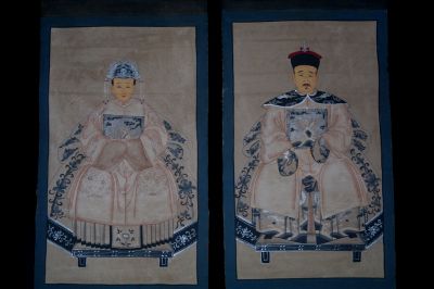 Ming Pequeña Pareja de ancestros Chinos Pintura color marfil