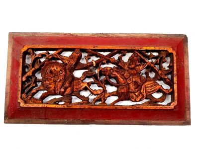 Placa de Madera Dinastia Qing Rojo y oro - Cavaliers en combate