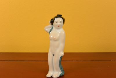 Tabaquera Erótica Mujer desnuda de pie